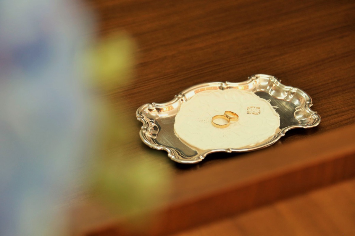 Hochzeitsringe und Luxusimmobilie
