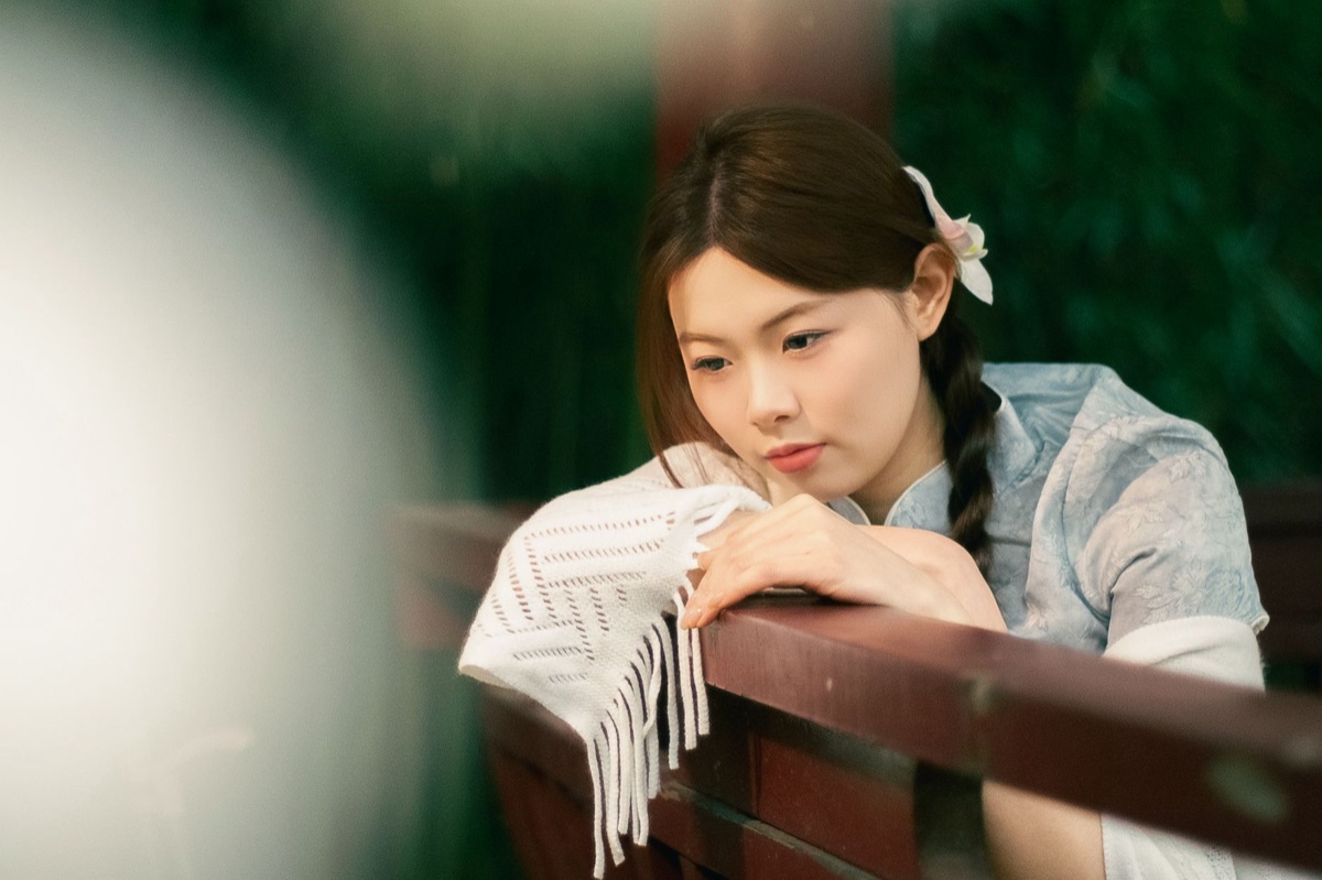 les acteurs principaux Kim Soo-hyun et Kim Ji-won dans Queen of Tears