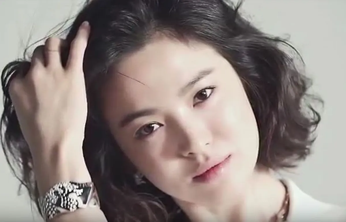 Die Making-Video-Präsentation von Song Hye-kyo, die den modernen Schicksals- und Schauspielkarriere-Aspekt der 'The Princess' zeigt, mit dem modernen Schicksals