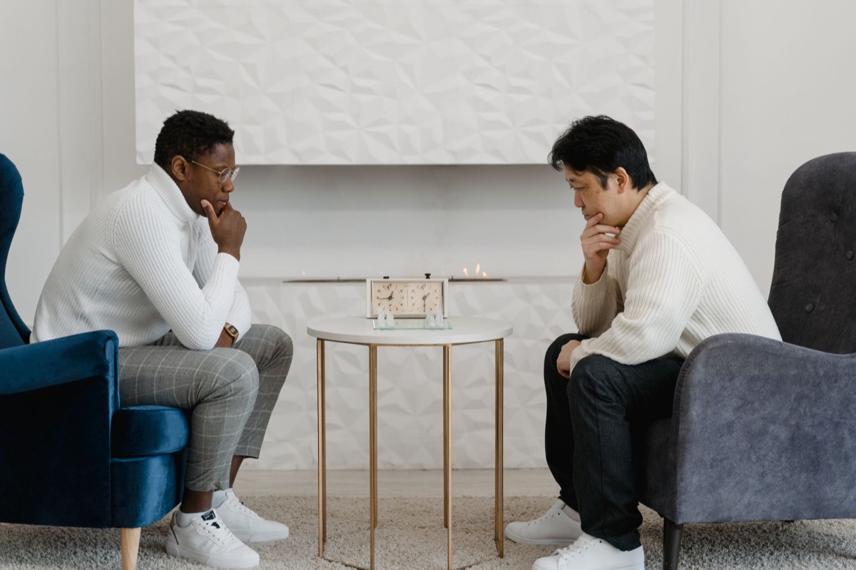 心理博弈深度指南：解析劇中複雜人際關係與人性試煉